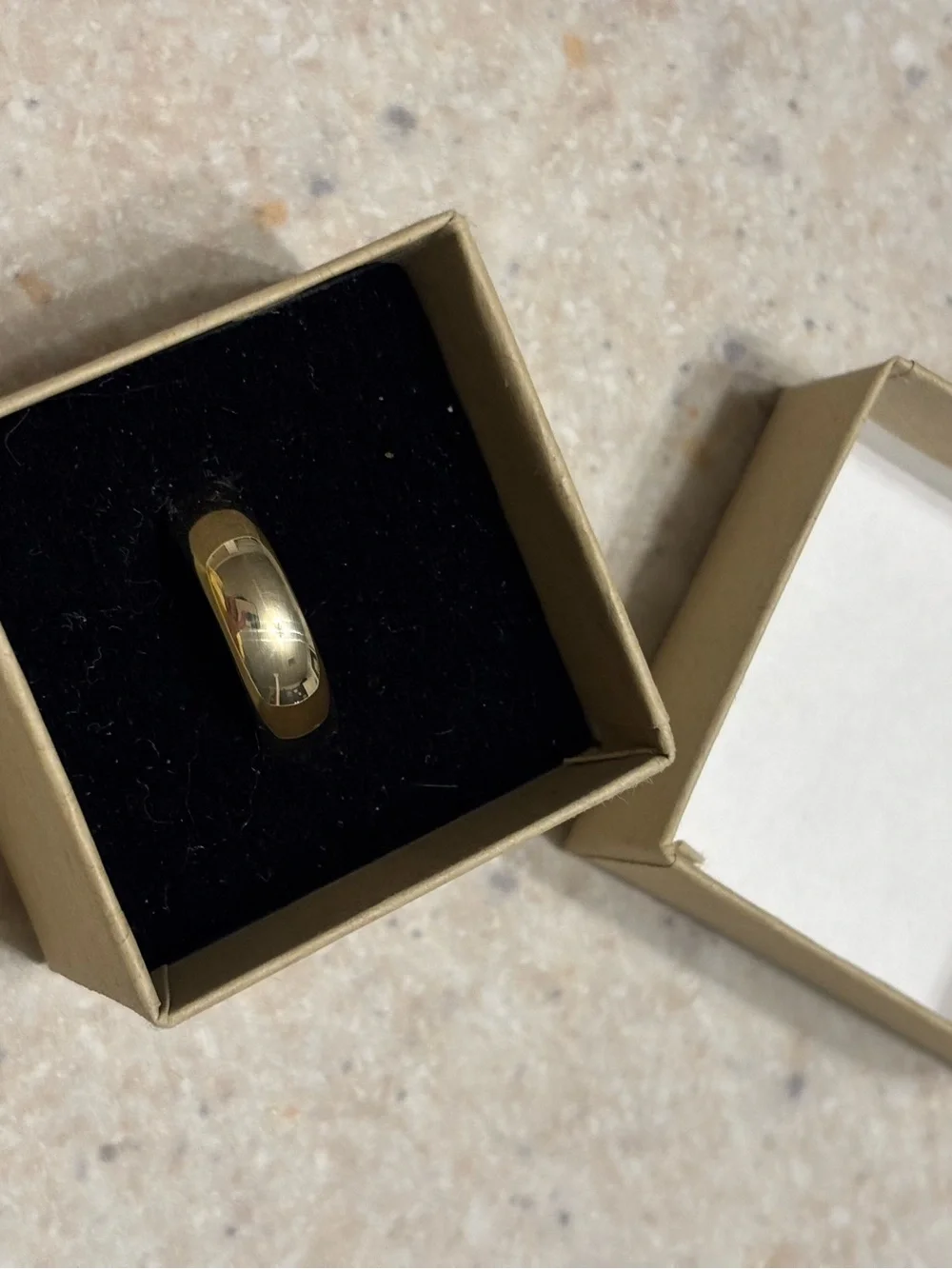Mens gold wedding band